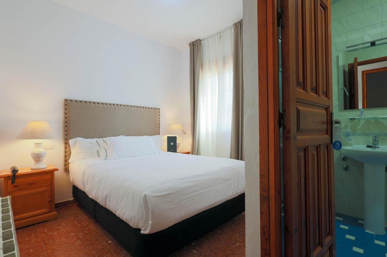 Hotel Tugasa El Almendral Setenil De Las Bodegas Dış mekan fotoğraf